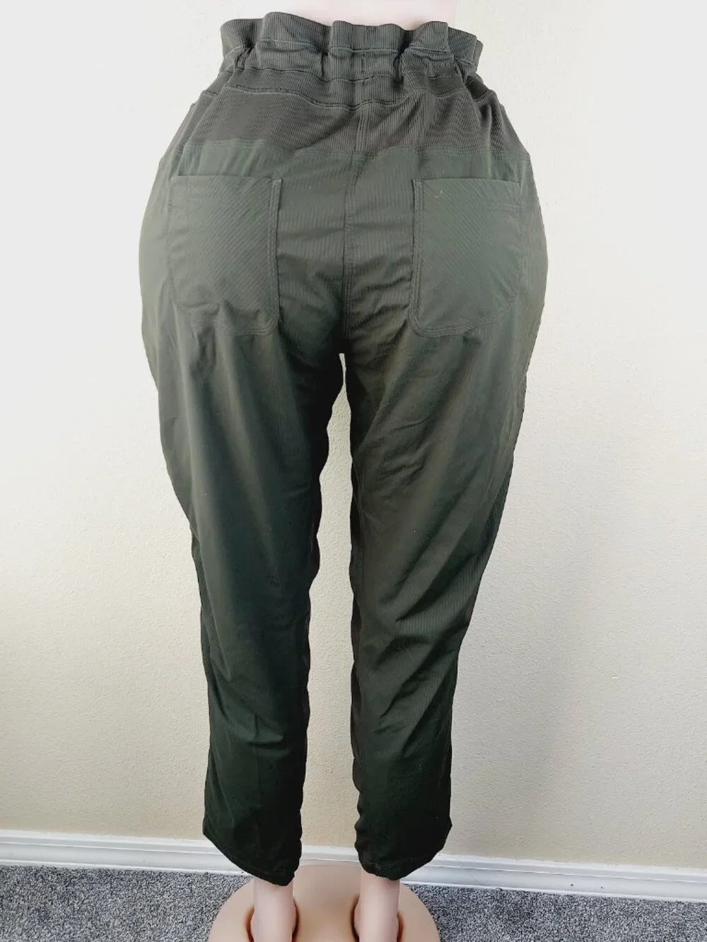 Lululemon Women's Dark Olive Dancing Studio Relax Ankle Pants Size 12